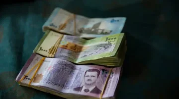 تحديثات الصرف.. تذبذب أسعار الدولار والذهب أمام الليرة السورية بتداولات الجمعة 26 ديسمبر